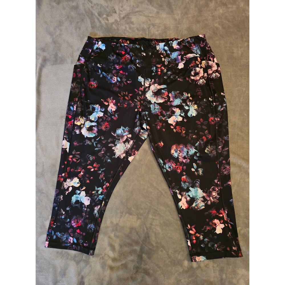 #A077 Excellent Pre-Loved Avia Capri Leggings Size 2X (20W-22W)